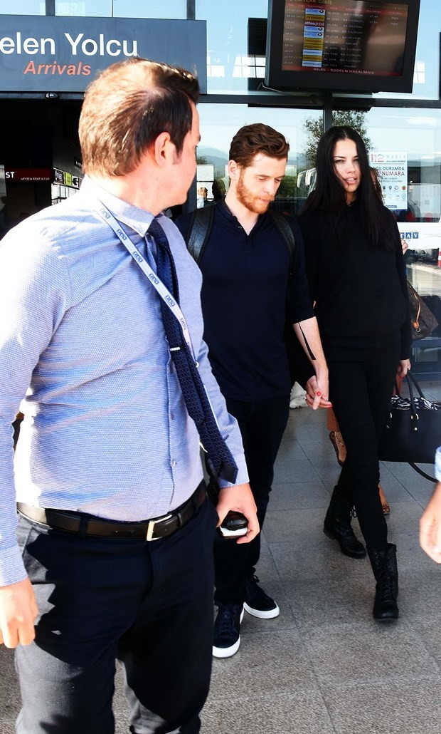 Metin Hara ile Adriana Lima dudak dudağa fena yakalandı - Resim: 1