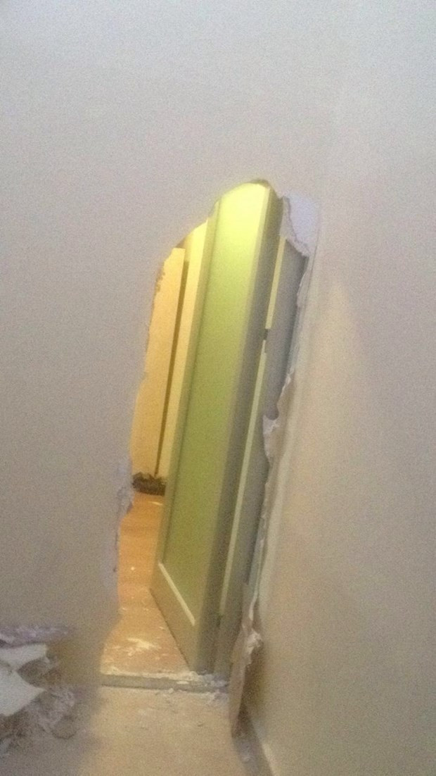 FETÖ'nün okulundan çıkan gizli oda Kur'an cüzleri ve... - Resim: 1