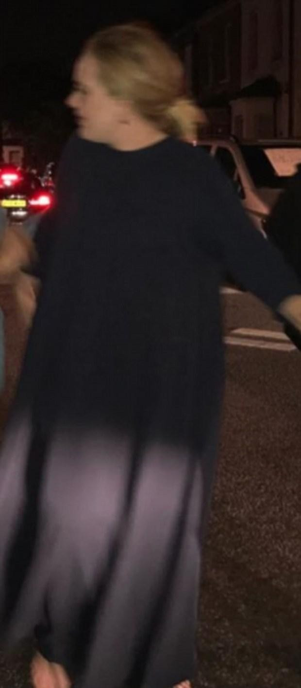 Adele, Londra'daki yangın yerine gitti - Resim: 4