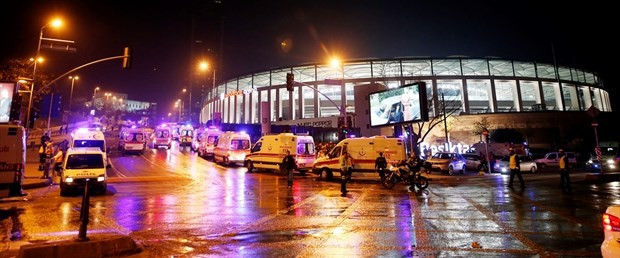 İstanbul patlama sonrası ünlülerden polisimin yanındayım mesajı - Resim: 1