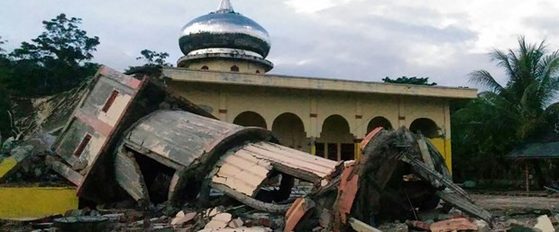 Endonezya'da 6,4 şiddetinde deprem çok sayıda ölü - Resim: 1