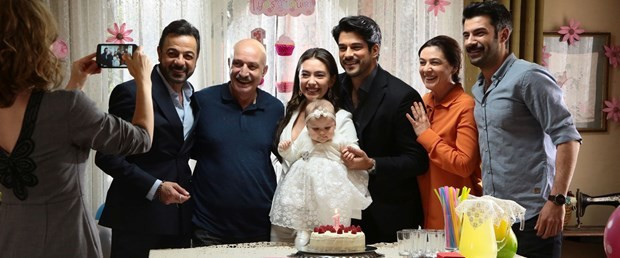 Kara Sevda'nın bomba transferi Gizem Karaca görücüye çıktı! - Resim: 1