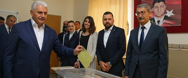 Liderler oyunu böyle kullandı Erdoğan torunuyla geldi  - Resim: 2