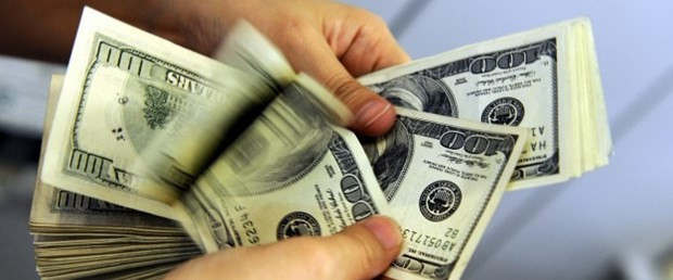 Eşine sinirlendi tam 7 bin 500 doları yuttu! - Resim: 3