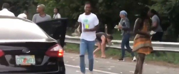 ABD'de zırhlı araçtan otobana 175 bin dolar saçıldı - Resim: 4