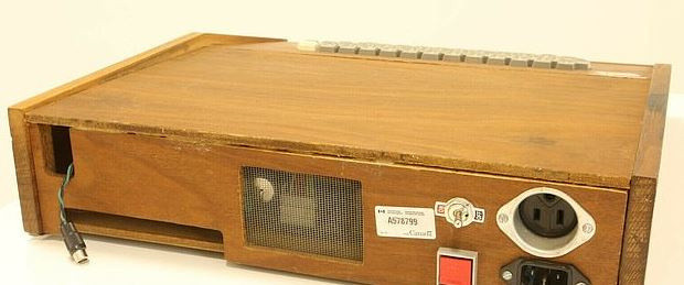 Apple'ın 1976'da ürettiği ilk bilgisayarı 10 milyon 658 TL'ye satışa çıkarıldı - Resim: 0