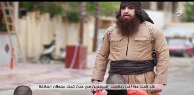 IŞİD militanı Kürt'ten sokak ortasında peşmergeye infaz! - Resim: 1