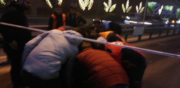 Edirnekapı’da metrobüs yolcuya çarptı - Resim: 0