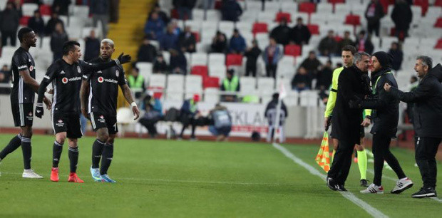 Beşiktaş'ta Şenol Güneş-Medel gerginliği - Resim: 0