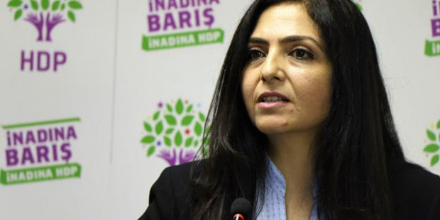 Bedia Özgökçe Ertan kaç yaşında kiminle evli eşi kimdir? - Resim: 0