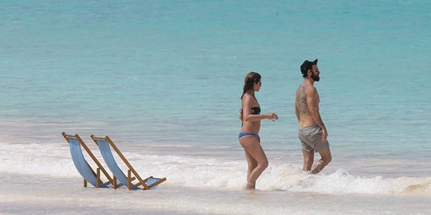 Jennifer Aniston hamile mi karnına bakın! - Resim: 3