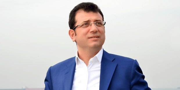 Ekrem İmamoğlu yönetmen koltuğuna da oturdu! Ahmet Ümit'e set ziyareti - Resim: 3