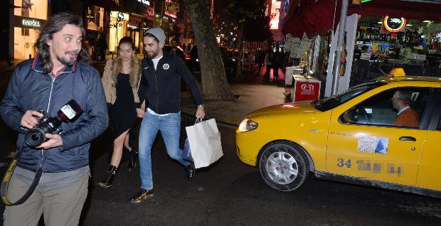 Ünlü aşıklar trafik kurallarını umursamadı bile... - Resim: 3