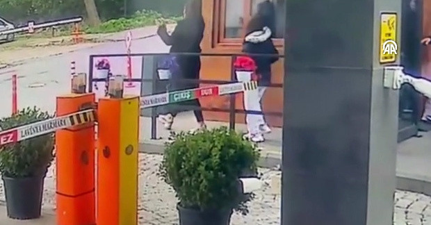 Böyle anne mi olur! 7 yaşındaki kızıyla birlikte 3 evden hırsızlık yaptı, 76 suç kaydı çıktı - Resim: 1