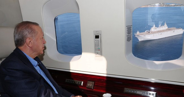 Cumhurbaşkanı Erdoğan TCG Anadolu Gemisi'ni havadan inceledi - Resim: 0