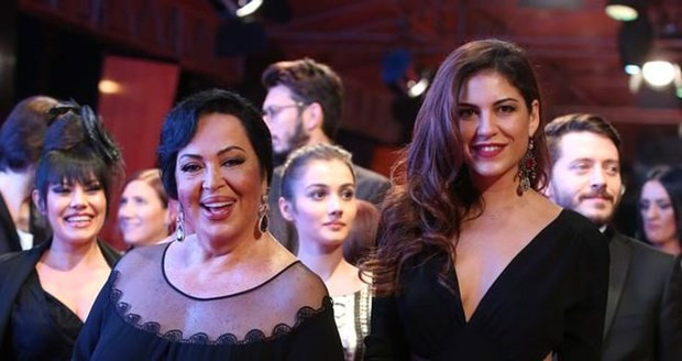 Türkan Şoray'ın 12 milyonluk sarayı parmak ısırtıyor - Resim: 4