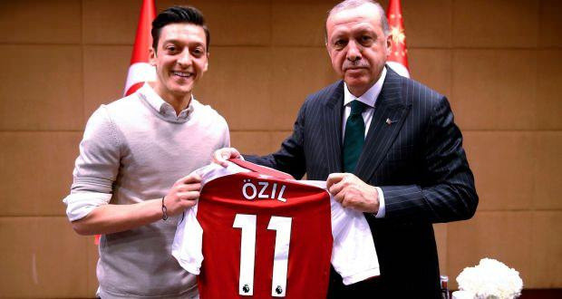 Mesut Özil'in Müslümanlara verdiği destek sonunu getirdi 10 ayda kalemini kırdılar - Resim: 3