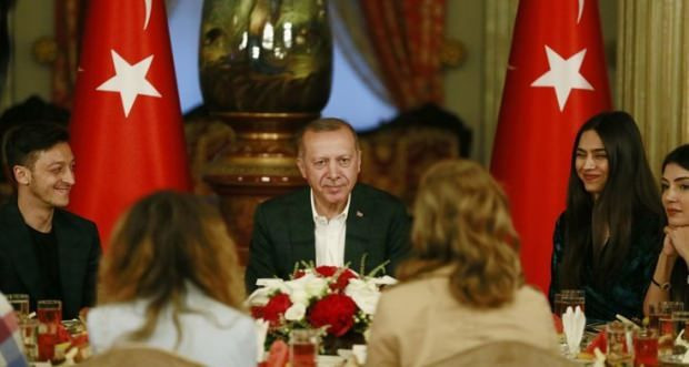 Erdoğan'ın Dolmabahçe'deki iftar yemeğinde Mesut Özil sürprizi! - Resim: 3