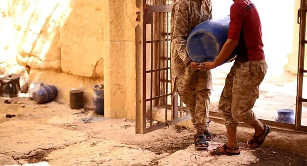 IŞİD 2 bin yıllık tapınağı bombaladı - Resim: 1