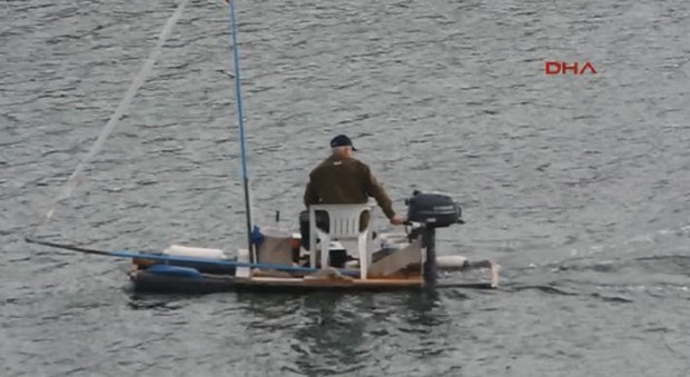 Atık malzemelerden kendine tekne yaptı - Resim: 3