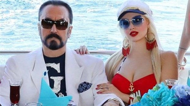 Adnan Oktar'dan cinsel istismar sorusuna dikkat çeken yanıt! Dekolteli mini etekli namaz yorumu olay - Resim: 4