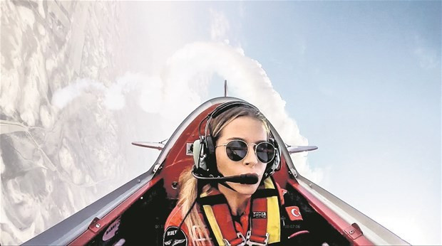 İşte ilk kadın akrobasi pilotu - Resim: 2