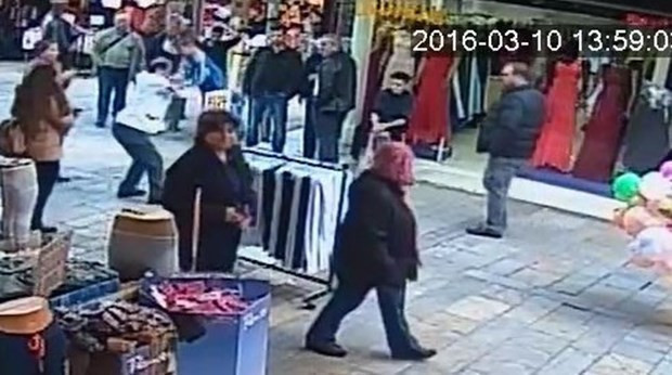 Suriyeli çocuğu yerden yere vurdu - Resim: 3