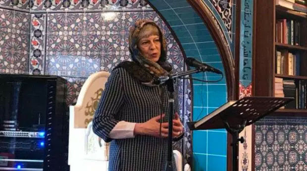 İngiltere Başbakanı May başını örttü bakın neden? - Resim: 2