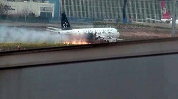 Alev alan THY uçağından kareler - Resim: 2