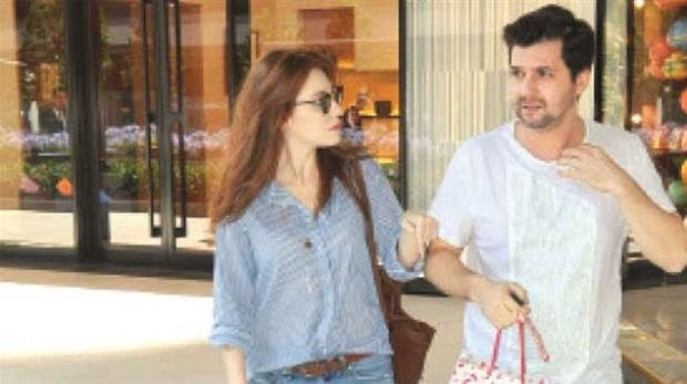 Elçin Sangu ile sevgilisi Yunus Özdiken'in çanta kavgası - Resim: 2