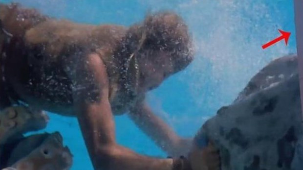 İzleyenler hiç fark edemedi Tarkan'ın ahtapot sahnesindeki hataya bakın - Resim: 4