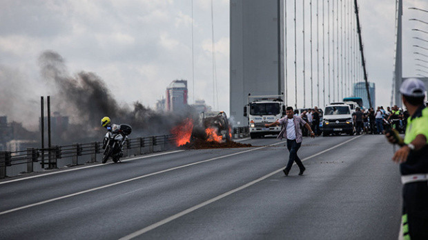 15 Temmuz Şehitler Köprüsü'nde yangın! - Resim: 0