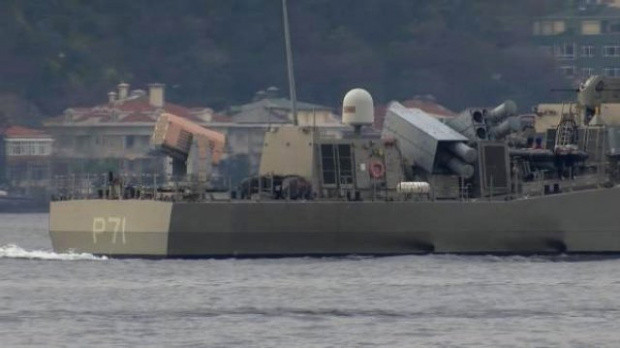 Boğaz'dan geçen Yunanistan gemisinde dikkat çeken detay - Resim: 0