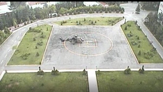 FETÖ'cülerin cephaneliği yağmaladığı anların görüntüsü ortaya çıktı - Resim: 0