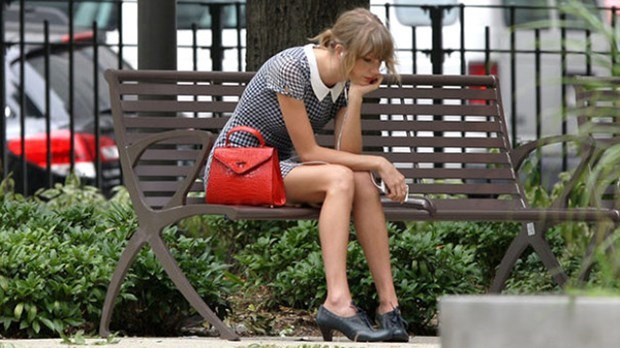 Amacı sadece oturmaktı Game Of Thrones'a katıldı! - Resim: 1