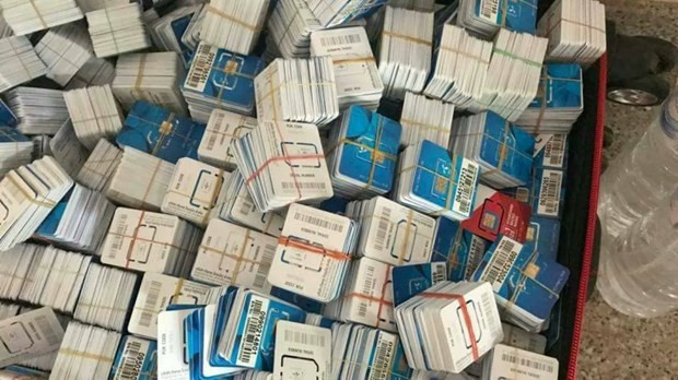 Sahtekarlığa bakın! 400 iPhone'lu tık çiftliği - Resim: 3