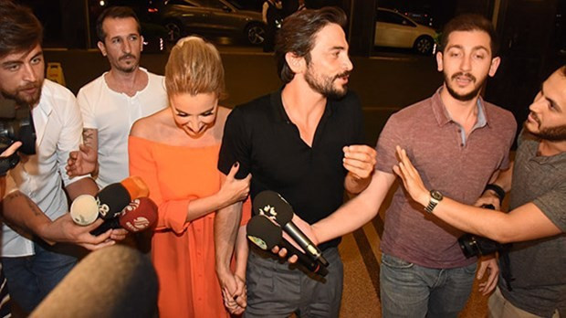 Sıla ve Ahmet Kural çifti tatilde öpmeye doyamadılar - Resim: 1