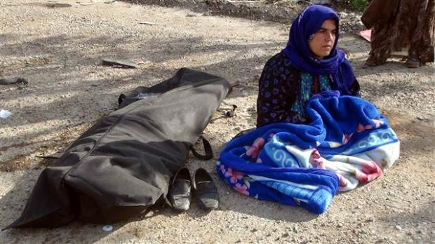 Kocasının cesedinin başından ayrılmadı - Resim: 1