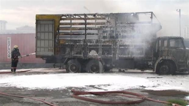 İstanbul'da kimyasal yüklü TIR'larda yangın - Resim: 3