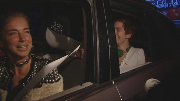 Burcu Esmersoy patencileri arabasına aldı - Resim: 1