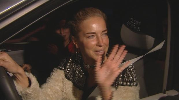 Burcu Esmersoy patencileri arabasına aldı - Resim: 4