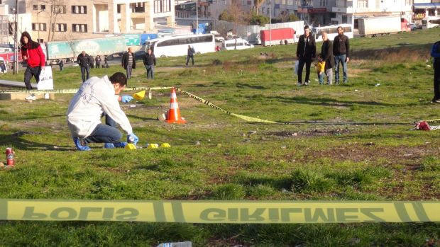 Bağcılar'da silahla başından vurulan kişi ağır yaralandı - Resim: 1