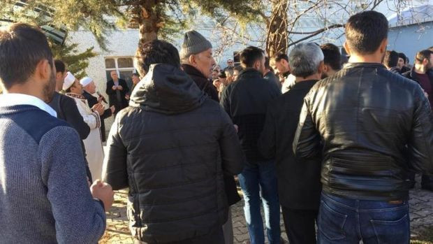 Babasının vefat haberini duyunca dayanamadı - Resim: 0