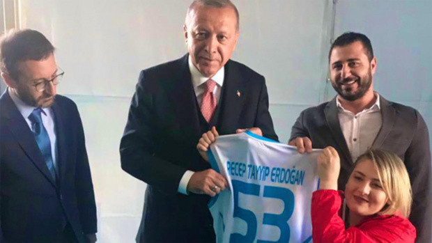 Cumhurbaşkanı Erdoğan, Ankara mitinginde milli sporcu ile görüştü! - Resim: 0