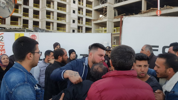 İzmir'de vinçten düşen işçi hayatını kaybetti - Resim: 0