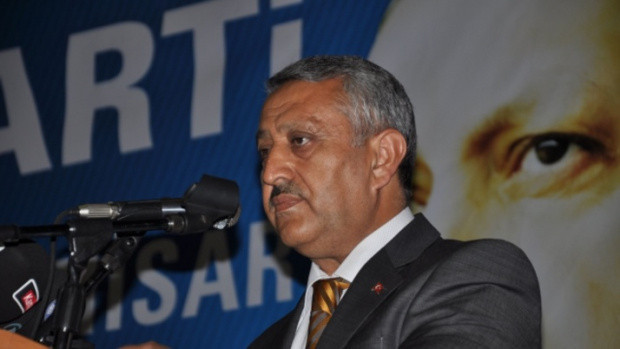 Mehmet Zeybek aslen nereli eşi ve 3 çocuğu kimdir-biyografisi - Resim: 0