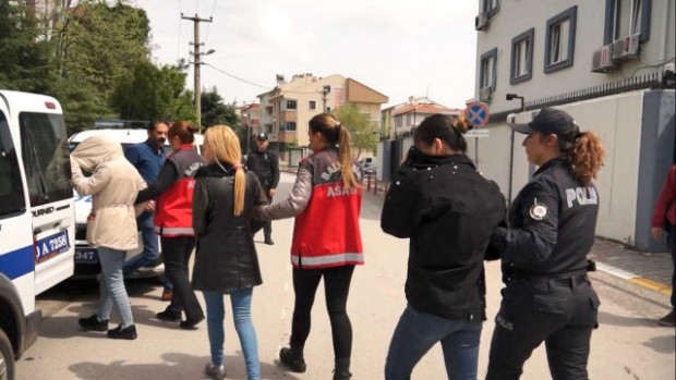 Bu da oldu! Kredi kartına taksitle fuhuş yaptılar - Resim: 0