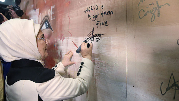 Emine Erdoğan'a Dünya İnsaniyet Forumu'ndan 'Fark Yaratan' ödülü - Resim: 0