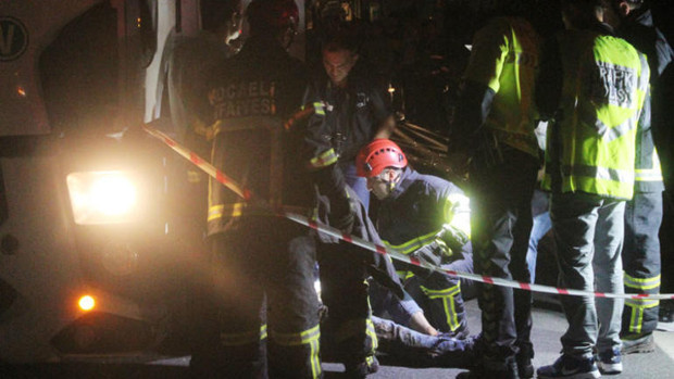 Körfez'de feci kaza: TIR altına aldı metrelerce sürükledi - Resim: 0