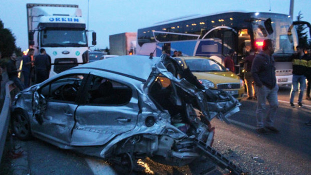 Körfez'de feci kaza: TIR altına aldı metrelerce sürükledi - Resim: 1